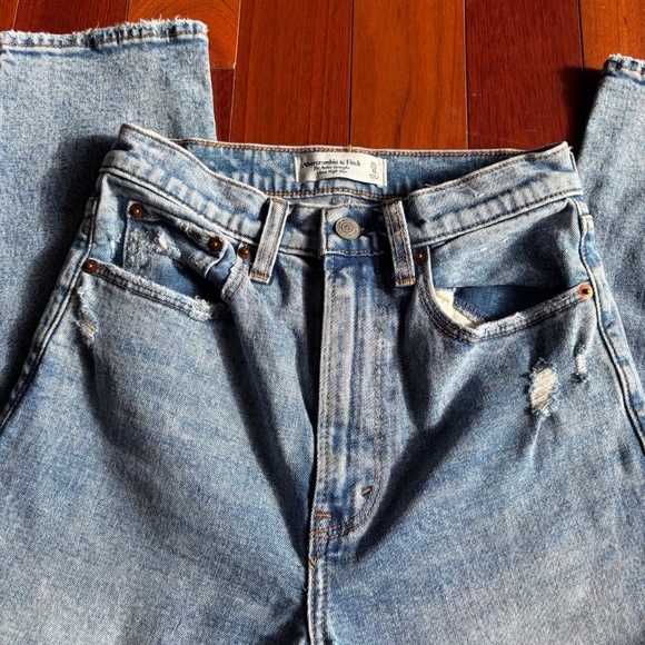 Abercrombie & Fitch The Ankle Straight Ultra Hish Rise Jeans - Picture 3 of 6